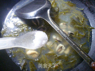 雪菜淡菜粉丝汤的做法步骤：8