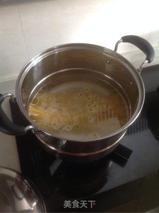 椰香咖喱鲜虾意面的做法步骤：5