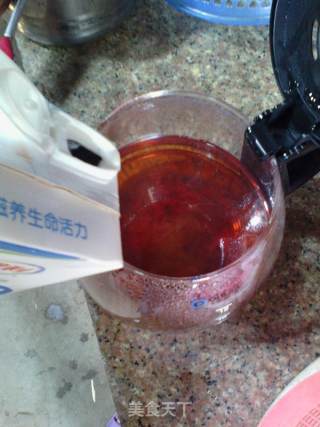 自制简易奶茶的做法步骤：5