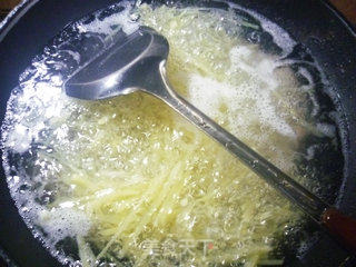 瘦肉炒土豆的做法步骤：3