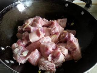 豆角红焖肉的做法步骤：3