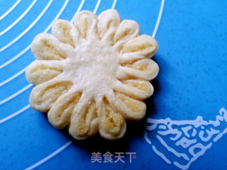 椰蓉菊花面包的做法步骤：23