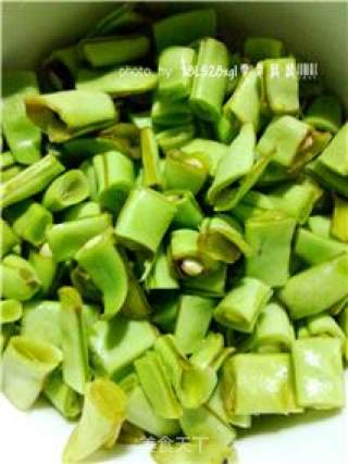 饭扫光：萝卜干炒四季豆的做法步骤：1