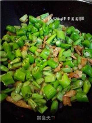 饭扫光：萝卜干炒四季豆的做法步骤：8