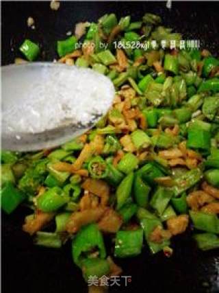 饭扫光：萝卜干炒四季豆的做法步骤：10