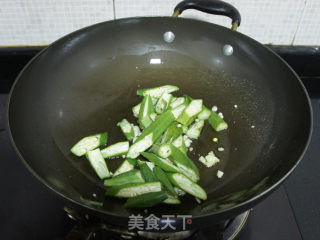 培根炒秋葵的做法步骤：3