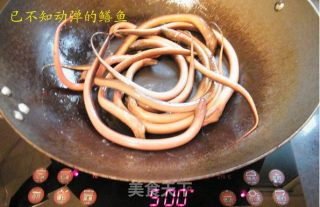 盘龙炒蒜苔的做法步骤：3