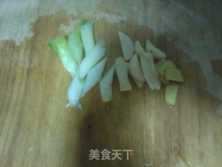 香菇烧鸡的做法步骤：2