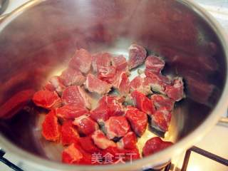 日式咖喱牛肉饭-简单的暖心食物的做法步骤：2
