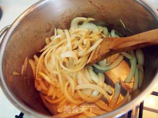 日式咖喱牛肉饭-简单的暖心食物的做法步骤：4