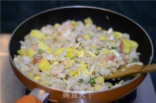 【海鲜菠萝饭】的做法步骤：8
