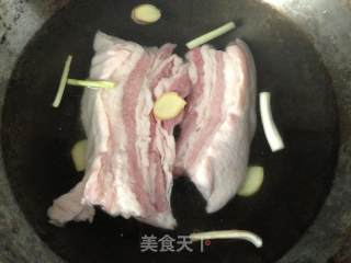 创意五花肉——红薯润蒸五花肉的做法步骤：1