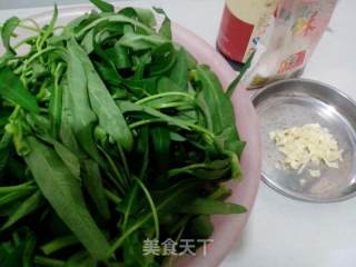 蒜香空心菜的做法步骤：1