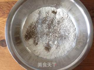椒香黄豆酱鸡蛋薄饼的做法步骤：1