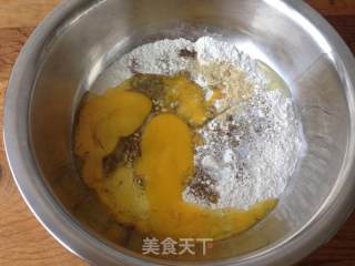 椒香黄豆酱鸡蛋薄饼的做法步骤：2