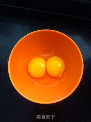 原味戚风蛋糕的做法步骤：2