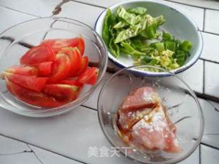 东北家常菜——西红柿尖椒土豆片的做法步骤：2