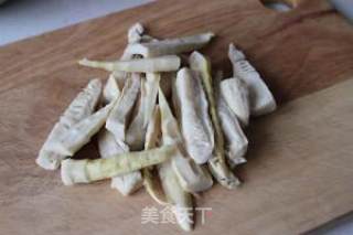 油焖春（冬）笋的做法步骤：1