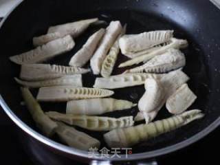 油焖春（冬）笋的做法步骤：2