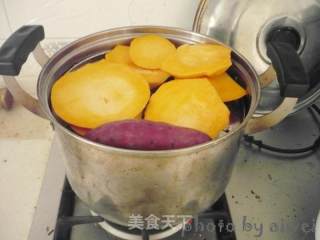 三色玫瑰花馒头的做法步骤：2