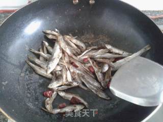 辣炒鱼干的做法步骤：3