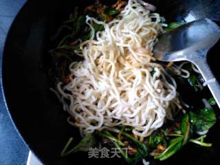 青菜肉丝炒面的做法步骤：11