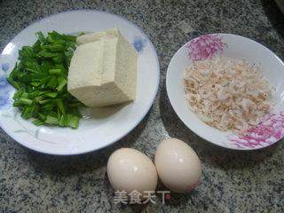 鸡蛋炒冻豆腐的做法步骤：1