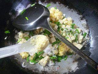 鸡蛋炒冻豆腐的做法步骤：10