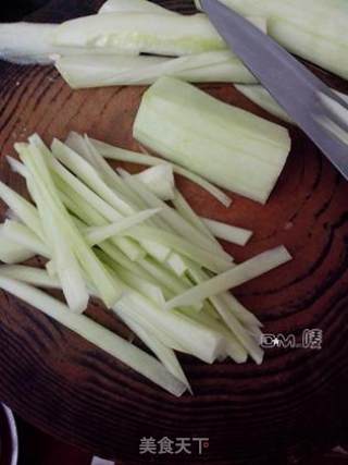 【花生酱凉面】一个人的夏日午餐的做法步骤：1
