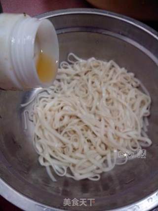 【花生酱凉面】一个人的夏日午餐的做法步骤：5