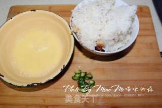 剩米饭的杀手锏————椒香酱炒饭的做法步骤：1