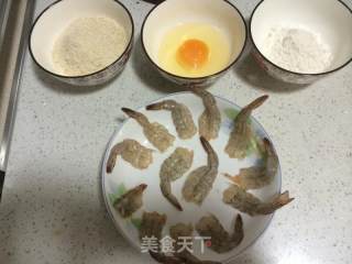 黄金蝴蝶虾的做法步骤：1