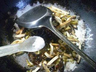 榨菜黑木耳炒香干的做法步骤：7