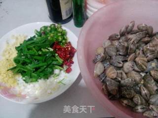 辣炒花蛤的做法步骤：1