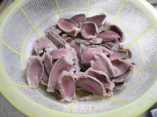 剁椒鸭肫——超级下饭菜的做法步骤：2