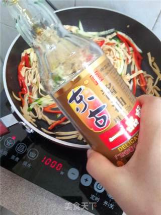 黄瓜炒千张的做法步骤：8