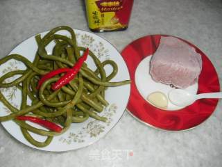 夏日下饭莱肉末炒酸豇豆的做法步骤：2