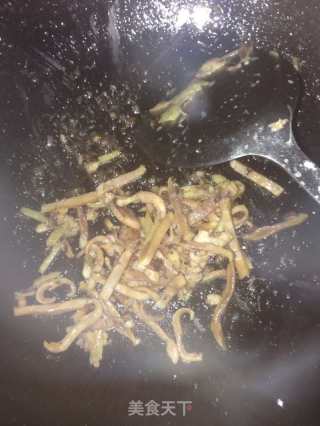 玉米排骨墨鱼汤的做法步骤：3
