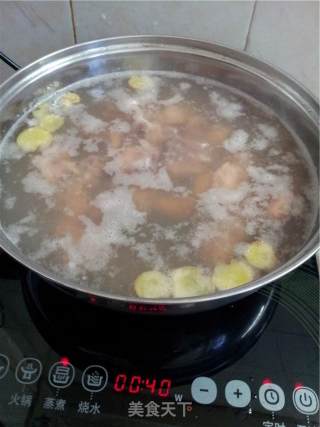 南瓜排骨汤的做法步骤：1
