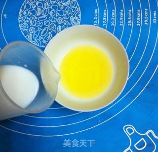 蔓越莓戚风的做法步骤：2