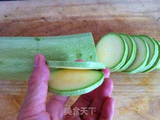 西葫芦韭菜盒子的做法步骤：4