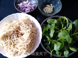 青菜肉丝炒面的做法步骤：1