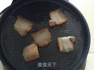 黑芝麻黑豆渣腊肉饼的做法步骤：5