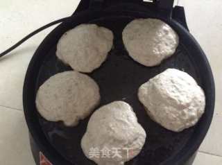 黑芝麻黑豆渣腊肉饼的做法步骤：6