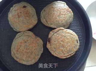 黑芝麻黑豆渣腊肉饼的做法步骤：7