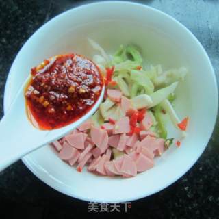 凉拌火腿榨菜丝的做法步骤：7