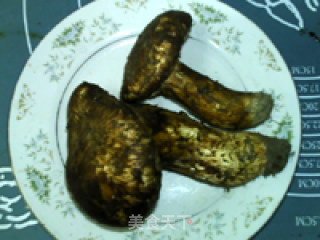 黄油煎松茸的做法步骤：1