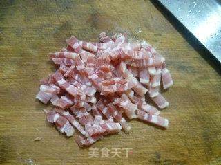 咸五花肉炒绿豆芽的做法步骤：3