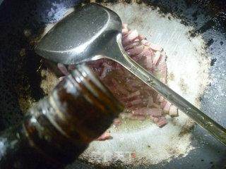 咸五花肉炒绿豆芽的做法步骤：5