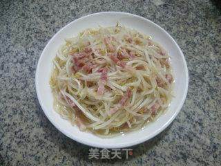 咸五花肉炒绿豆芽的做法步骤：10